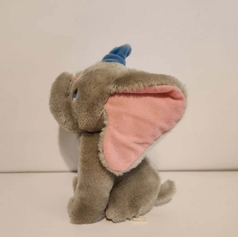 7 1/2” Vintage 1980’s Walt Disney Dumbo Plush Stuffed Animal